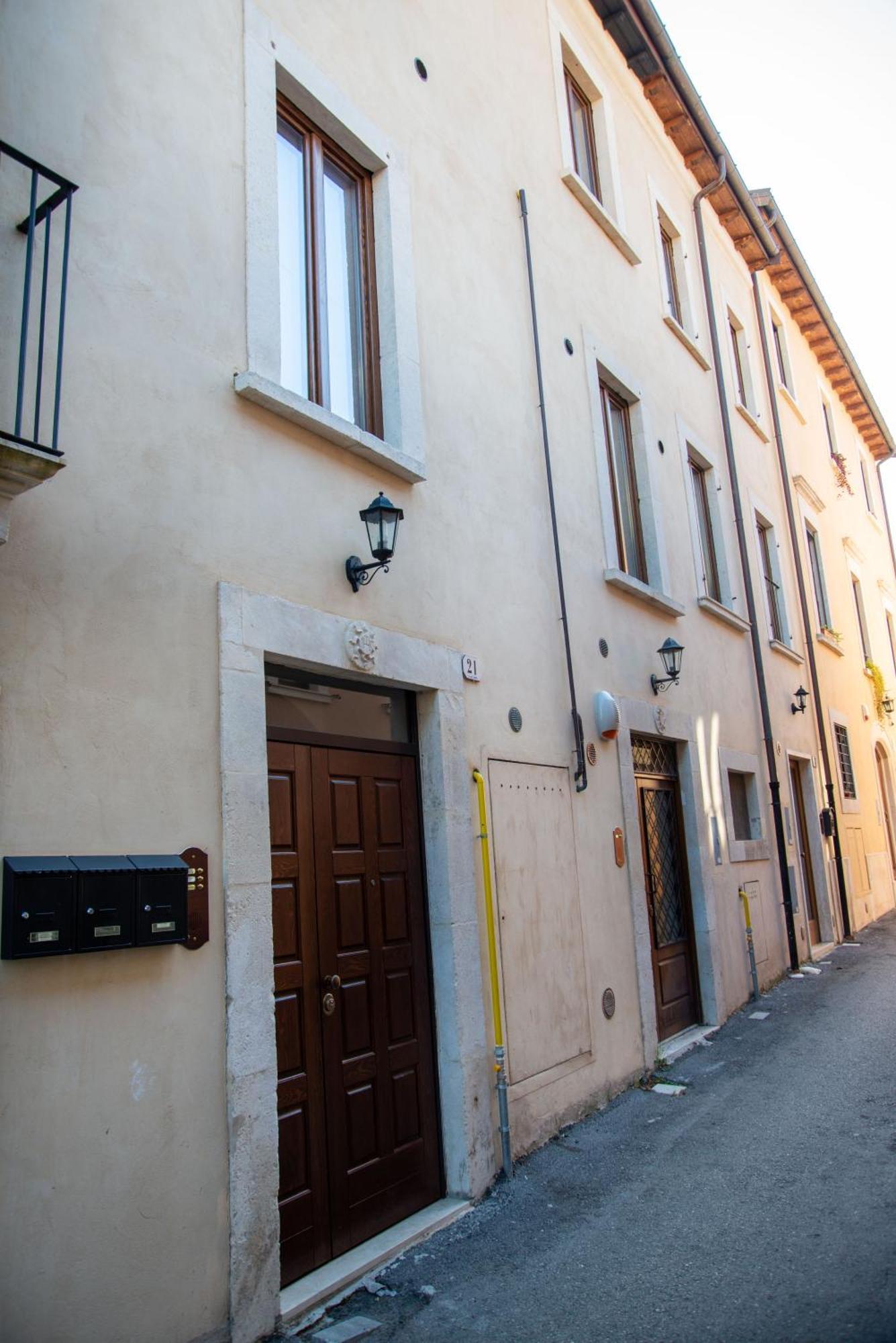 شقة Casa Fedele LʼAquila المظهر الخارجي الصورة